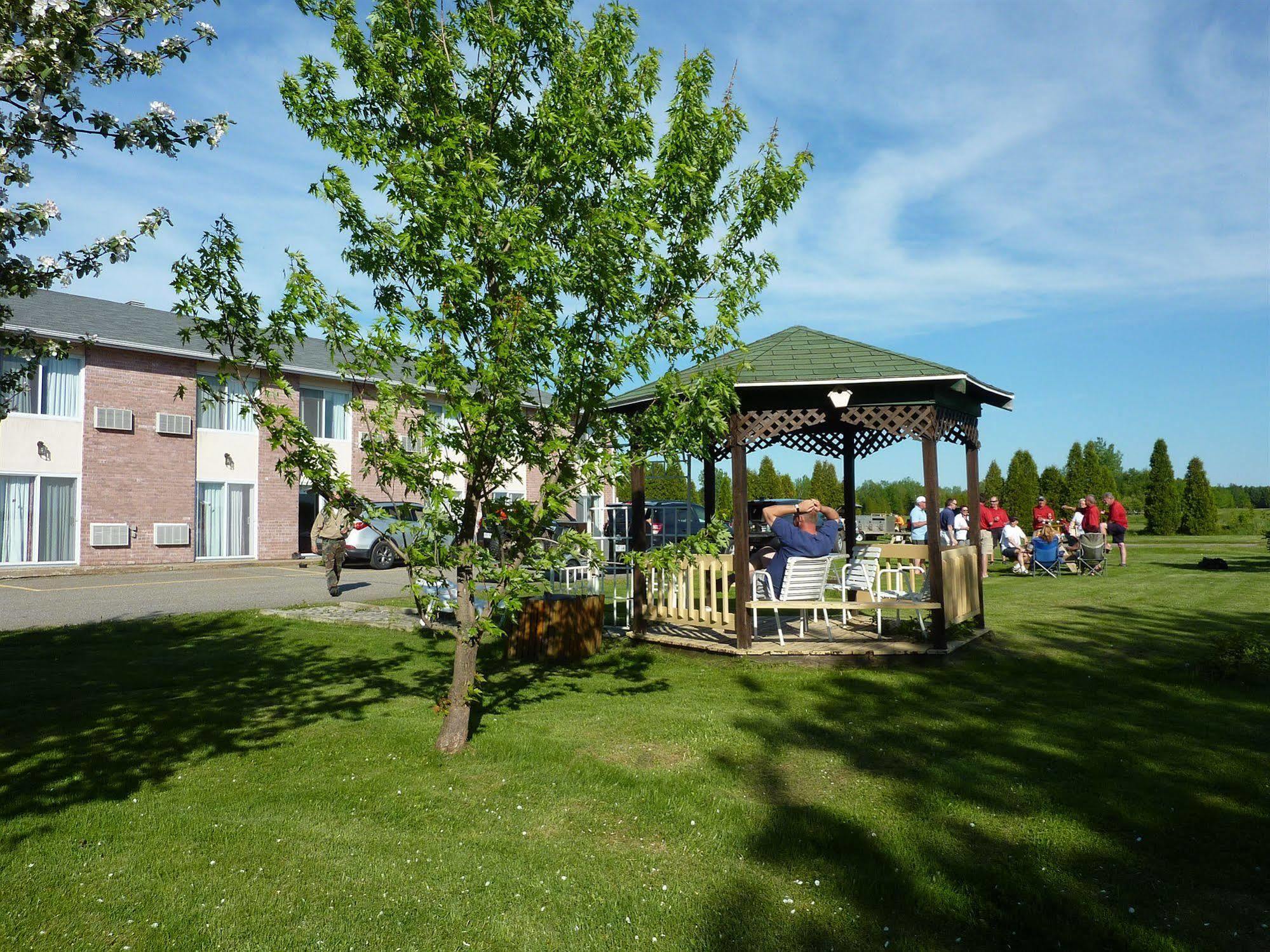 Manoir Becancourt Hotel Exterior foto